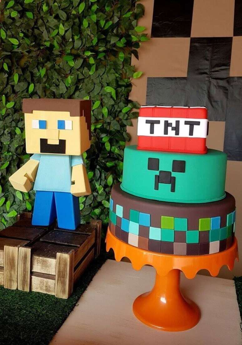 46. Bolo fake decorado com tema festa minecraft. Fonte: A Minha Festinha