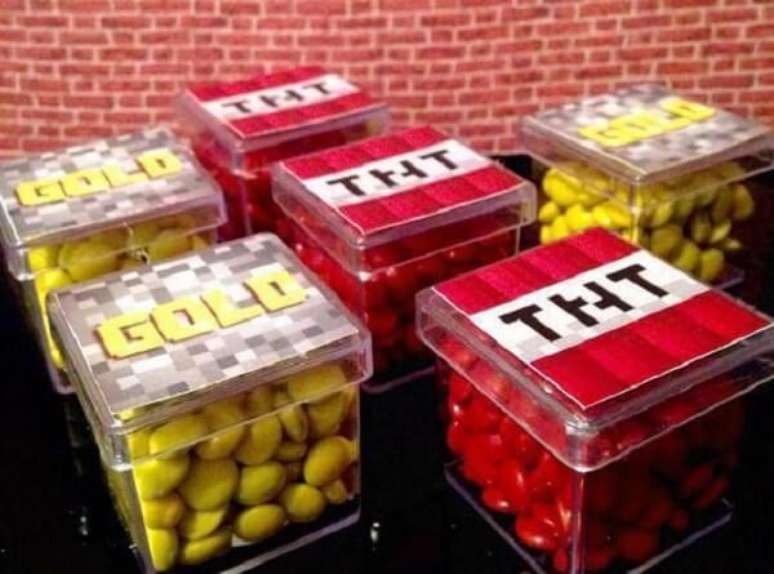 12. Caixinhas de acr&iacute;lico personalizadas com o tema festa minecraft. Fonte: Pinterest