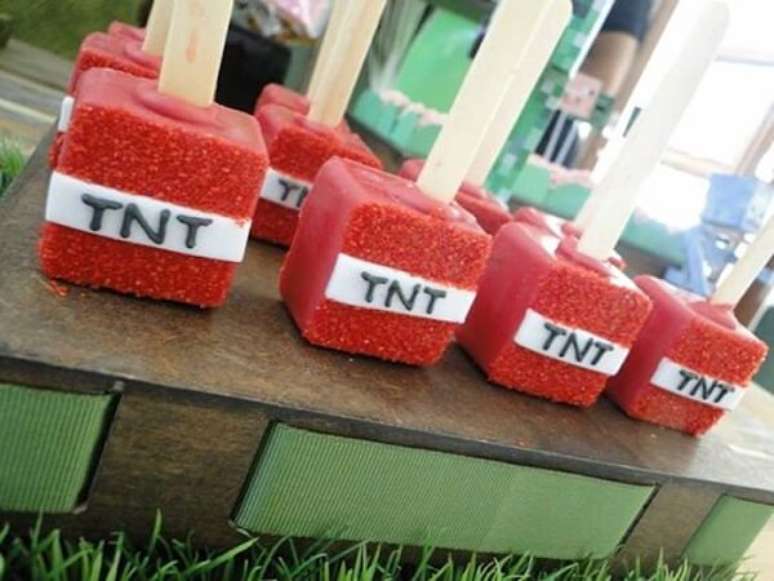 65. Cakepops com decora&ccedil;&atilde;o de&nbsp;anivers&aacute;rio&nbsp;minecraft. Fonte: Pinterest