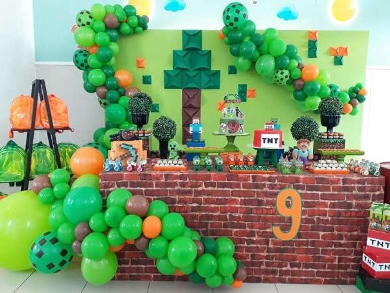 53. Decora&ccedil;&atilde;o de mesa com tema festa Minecraft. Fonte: Tua Casa