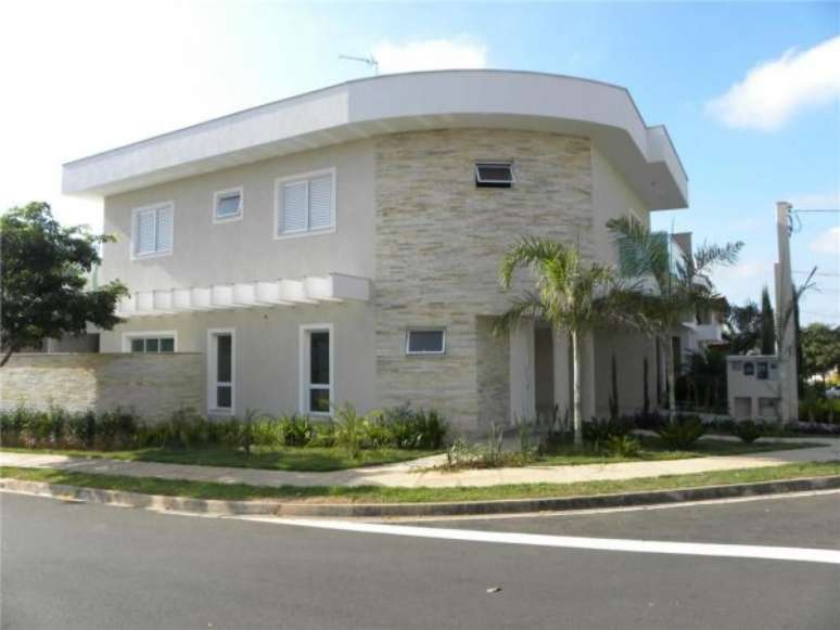 22. O projeto de cora&ccedil;&atilde;o da fachada com pedra canjiquinha &eacute; elegante e lindo &ndash; Por: Pinterest