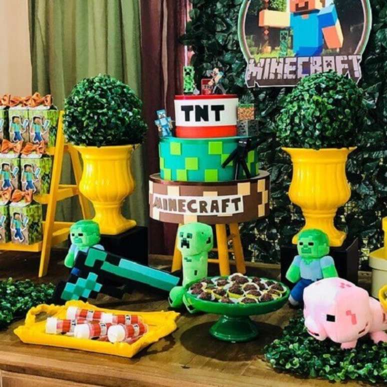 34. Detalhes que fazem toda a diferen&ccedil;a na mesa da festa minecraft. Fonte: Pinterest