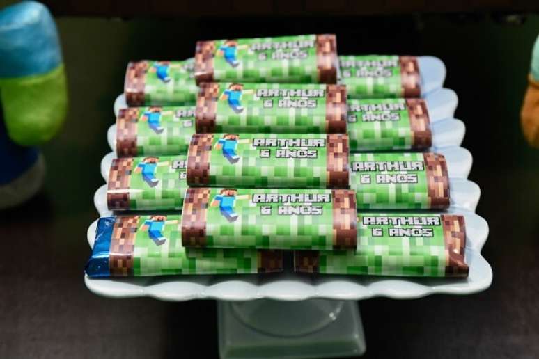 55. Doces decorados com o tema festa minecraft. Fonte: M&atilde;es Brasileiras