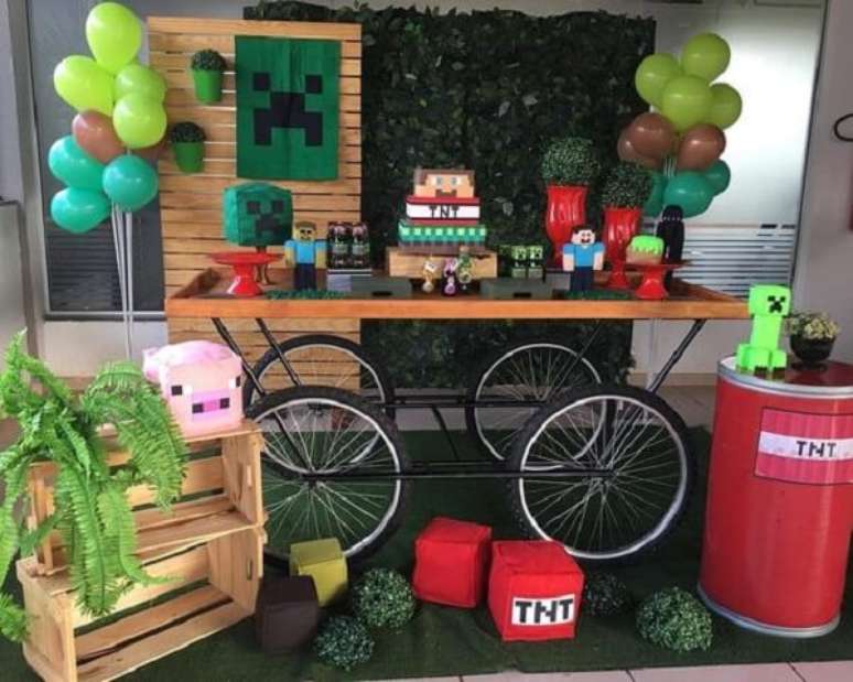 4. Inove na decora&ccedil;&atilde;o da mesa de bolo e traga uma estrutura diferente da convencional. Fonte: Tua Casa