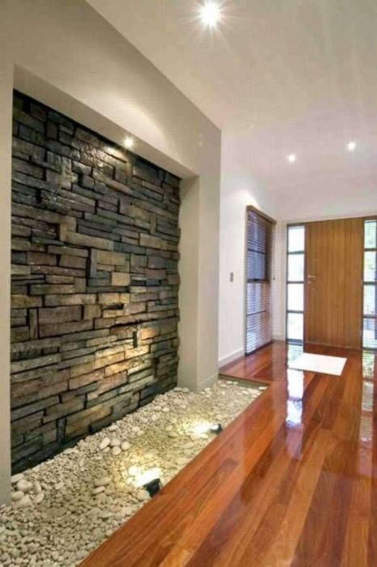 53. A pedra canjiquinha cinza fica ainda mais bonita como decora&ccedil;&atilde;o do ambiente &ndash; Por: Pinterest