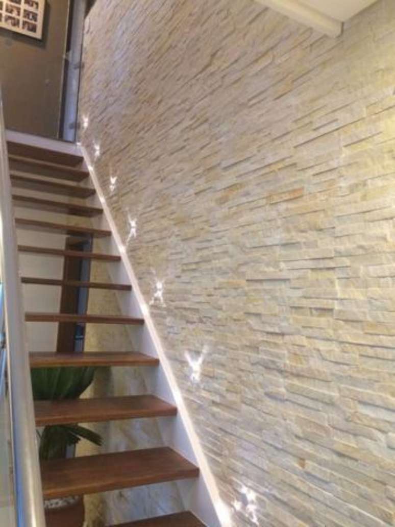 4. A pedra canjiquinha amarela &eacute; quase bege. Use em ambientes cl&aacute;ssico -Por: Pinterest