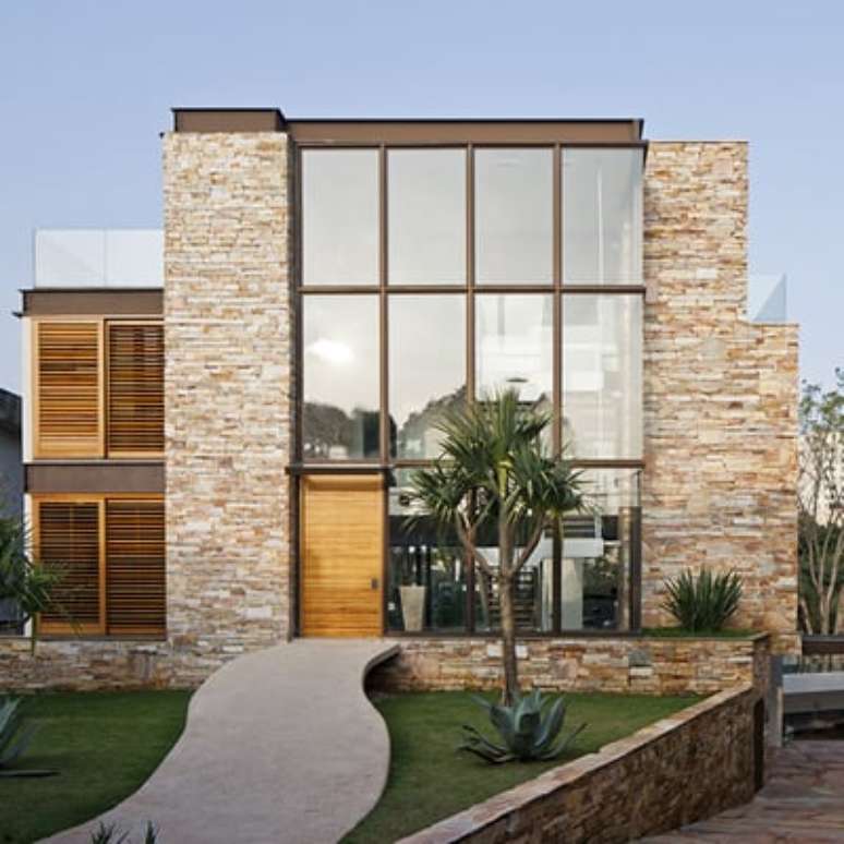 62. Projeto de casa com fachada de pedra canjiquinha – Por: Habitissimo