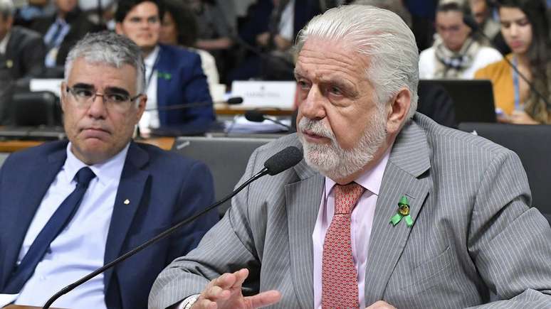 Senador Jaques Wagner perguntou a Moro se ele julgava 'sensacionalista' a divulgação do grampo que registrava conversa entre Lula e Dilma