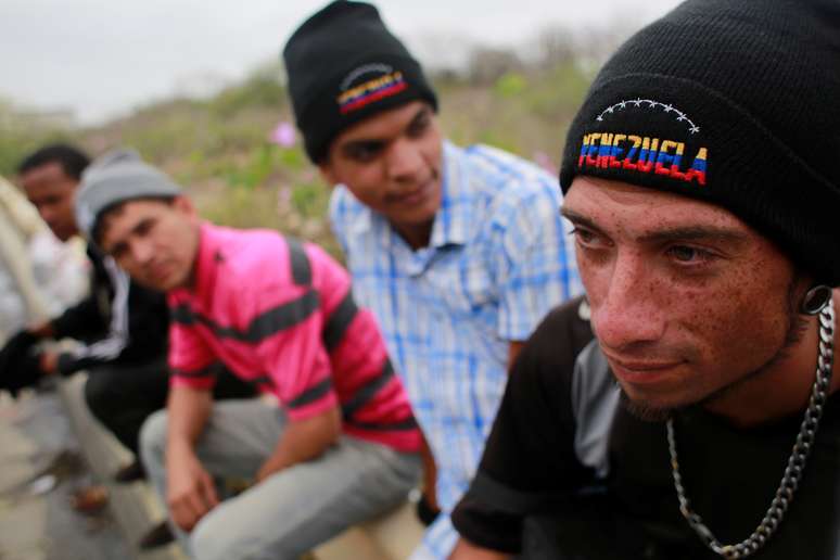 Migrantes venezuelanos esperam para atravessar fronteira do Peru com o Equador
24/08/2018
REUTERS/Douglas Juarez