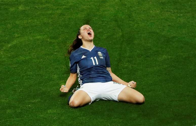 Jogadora da Argentina Florencia Bonsegundo comemora o terceiro gol de seu time, que marcou o empate com a Esc&oacute;cia, pela Copa do Mundo feminina, na Fran&ccedil;a. 19/6/2019           REUTERS/Gonzalo Fuentes
