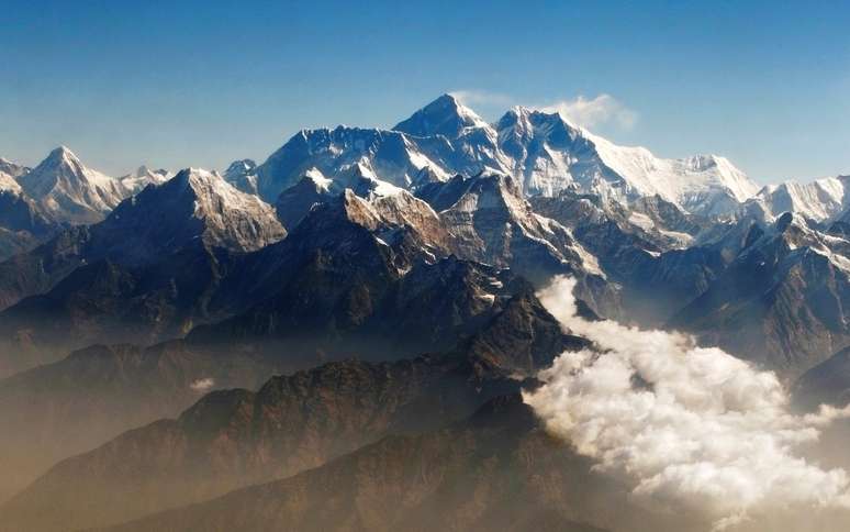 Monte Everest, no centro, no Himalaia
24/04/2010
REUTERS/Tim Chong