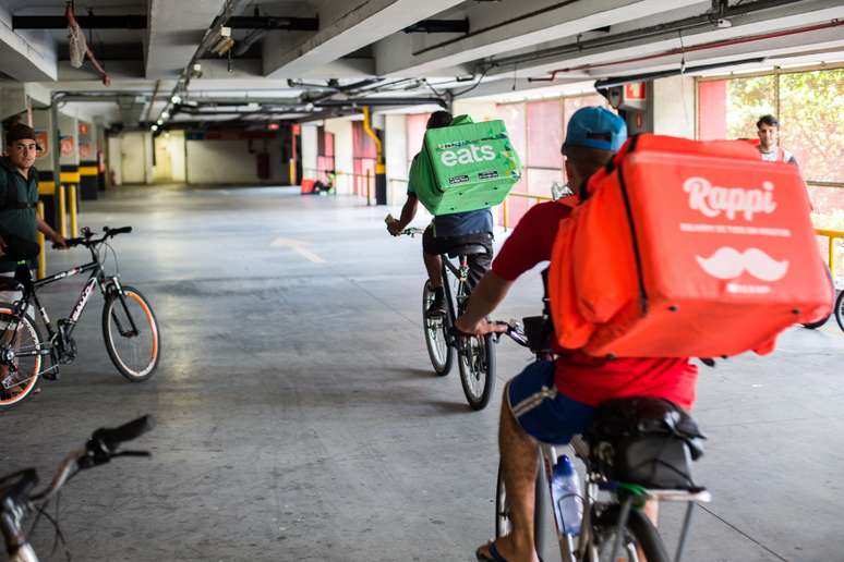 Ciclista entregador do Rappi trabalha em São Paulo