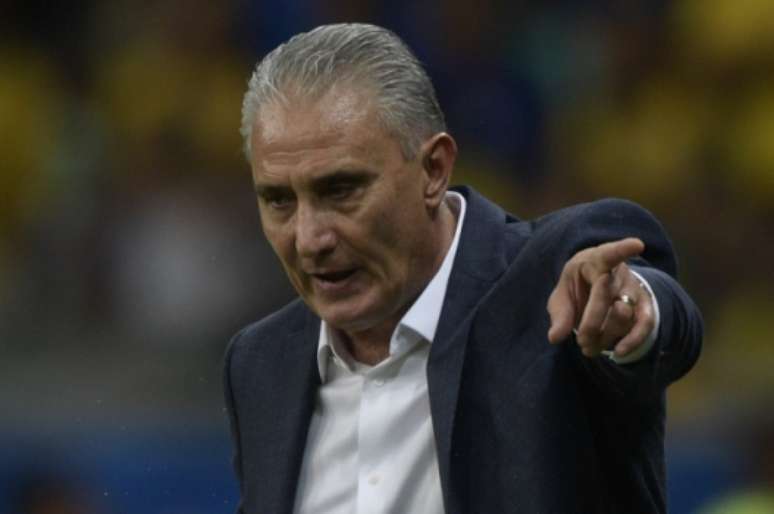 Tite no empate com a Venezuela na noite desta terça-feira (Foto: JUAN MABROMATA / AFP)