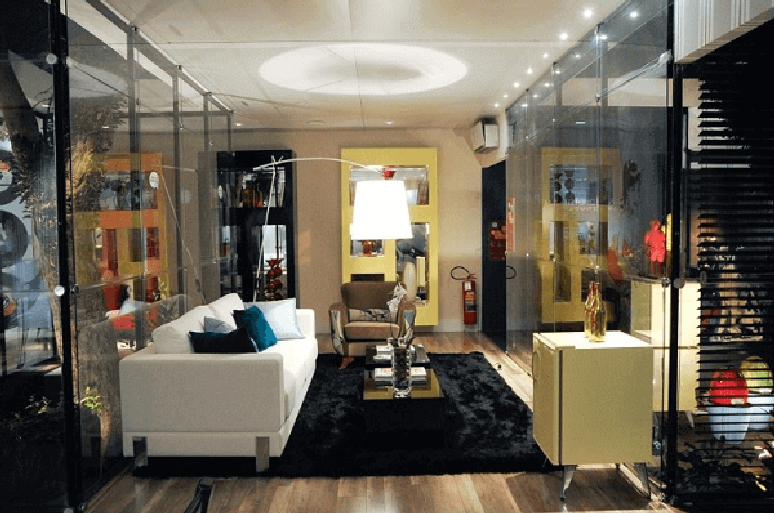 4. A mini geladeira retr&ocirc; complementou a decora&ccedil;&atilde;o da sala de estar. Fonte: DecorSalteado