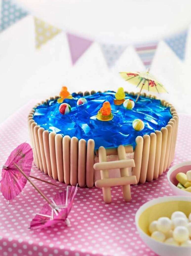 20. Bolo festa na piscina infantil – Foto: Cakes Discovery Engine