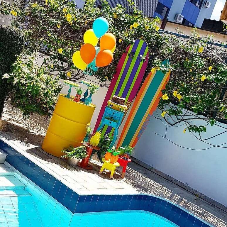 42. Decoração de festa na piscina – Foto: Mesa Feita por Gabi e Mônica