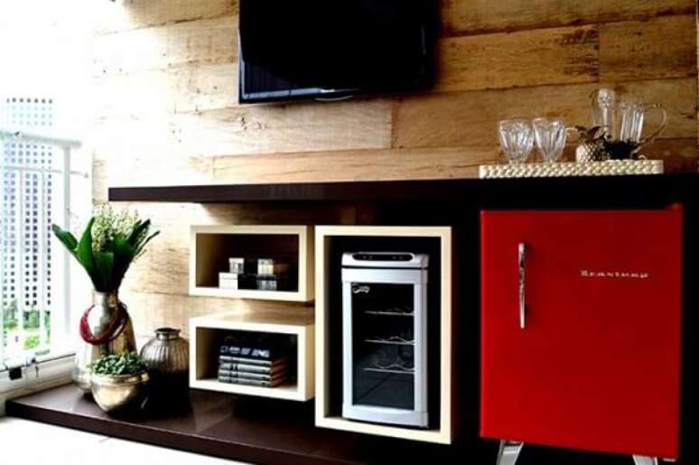 30. Mini geladeira complementa a decora&ccedil;&atilde;o da varanda. Fonte: Blog WebContinental