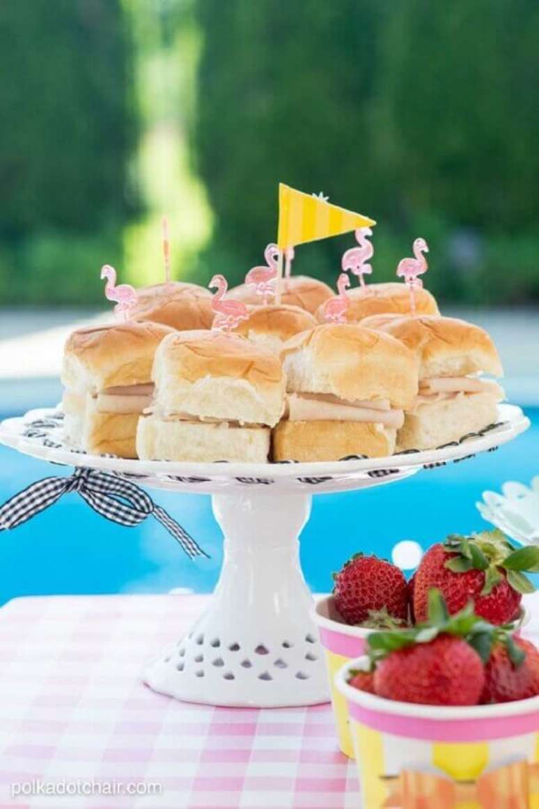 66. Sanduíches naturais são ótimas comidas para festa na piscina – Foto: Marina Novaes