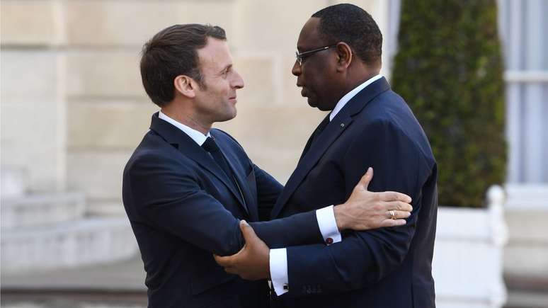 O presidente do Senegal é próximo do ministro Le Drian e eles se tratam pelo pronome informal 'tu'. Na foto, ele aparece em visita ao presidente Emmanuel Macron, em 2018