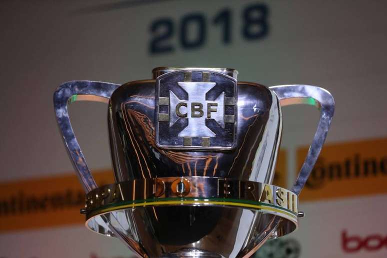 Troféu da Copa do Brasil.