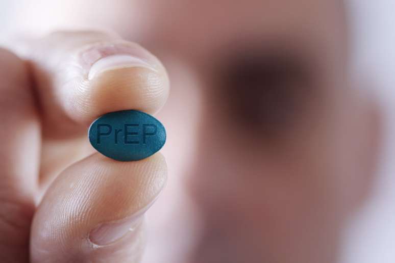 Profilaxia Pré-Exposição, chamada de PrEP, consiste no uso de antirretrovirais por uma pessoa soronegativa.