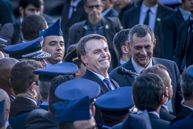 O presidente do Brasil, Jair Bolsonaro, participa da cerimônia de formatura da Escola de Especialistas da Aeronáutica, em Guaratinguetá (SP), nesta quarta-feira, 19.