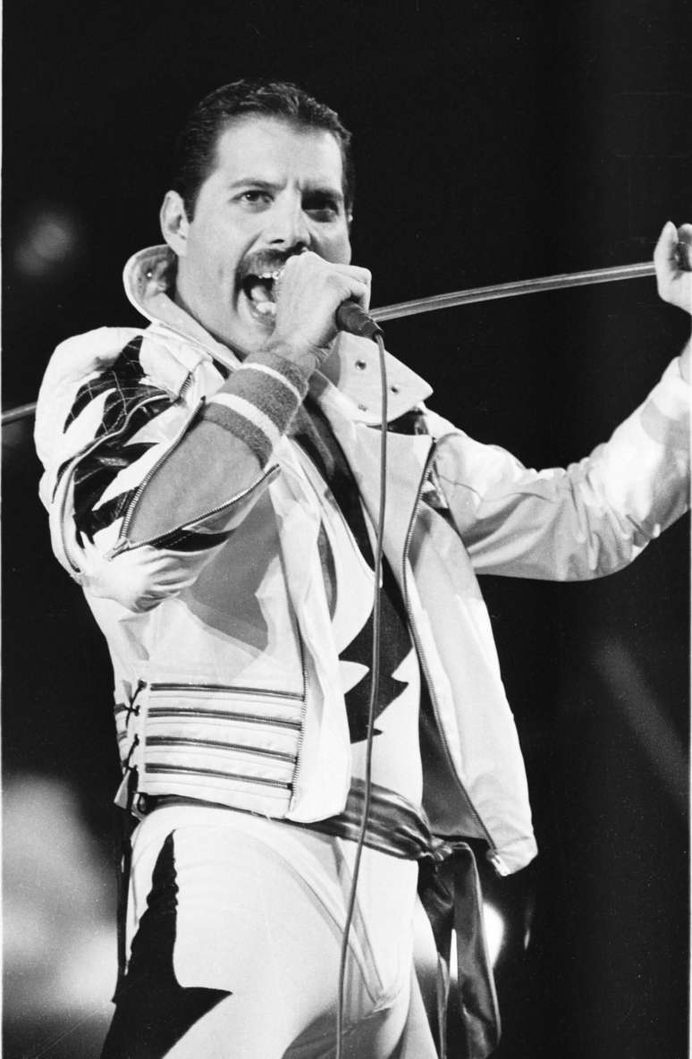  O cantor Freddie Mercury durante apresentação do grupo inglês Queen no Rock in Rio I, na Cidade do Rock, Rio de Janeiro. 