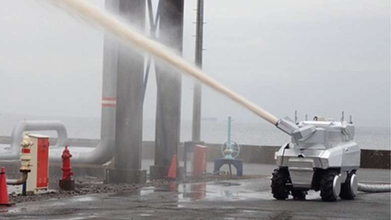 Os robôs bombeiros do Japão suportam calor extremo