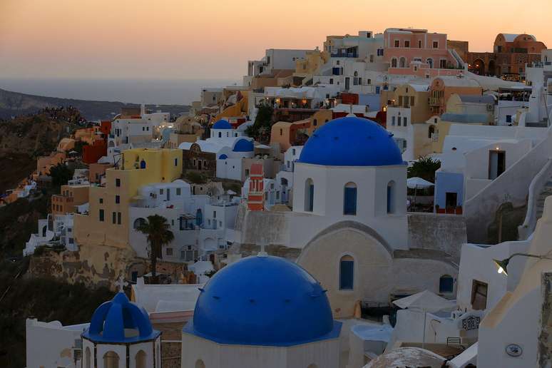 Vista da ilha de Santorini no pôr do sol
02/07/2015
REUTERS/Cathal McNaughton