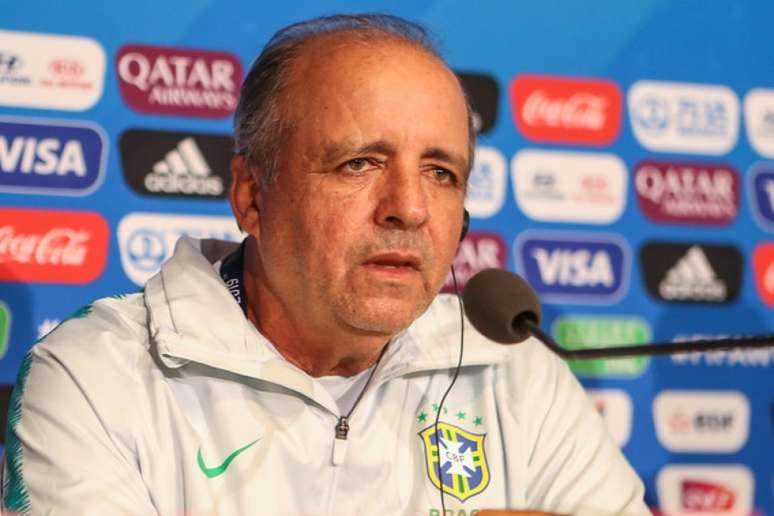 Vadão concedeu coletiva antes da partida contra a França (Foto: Assessoria / CBF)