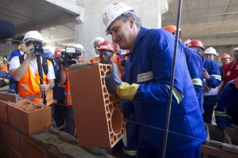 Tite participou das obras da Arena Corinthians, em 2012