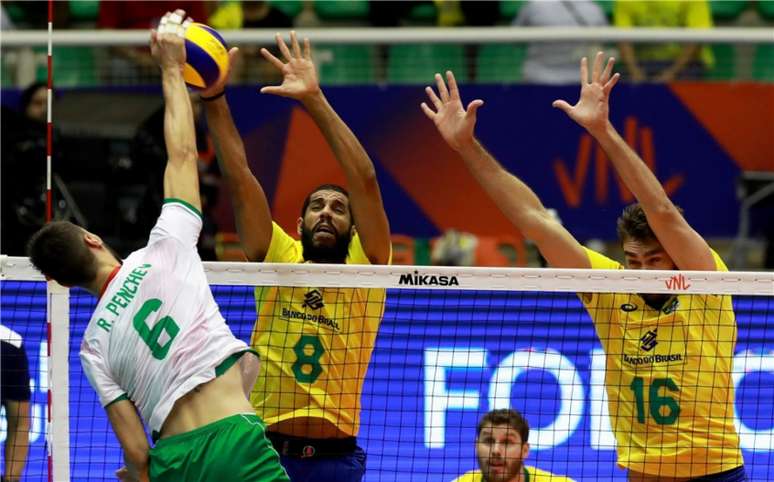 Duelo entre Brasil e Bulgária em Cuiabá (FIVB Divulgação)