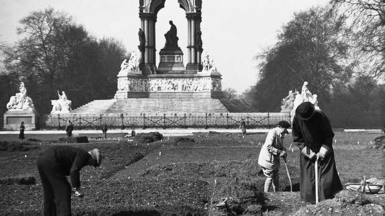 Parques reais de Londres foram loteados para permitir que popula&ccedil;&atilde;o cultivasse alimentos durante a 1&ordf; e 2&ordf; Guerras Mundiais