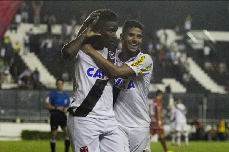 Thalles e Henrique jogaram juntos desde às categorias de base (Paulo Fernandes/Vasco.com.br)