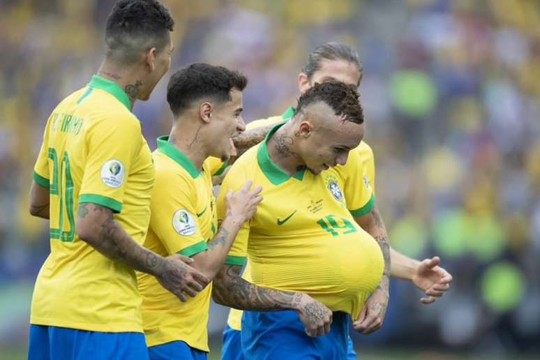 Novidade na escalação, Everton comemora o terceiro gol do Brasil (Foto: Lucas Figueiredo/CBF)
