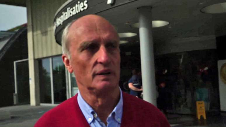 O m&eacute;dico Yves de Locht, depois de fazer a eutan&aacute;sia de Michel, um de seus pacientes, diz que ficou impactado com o caso