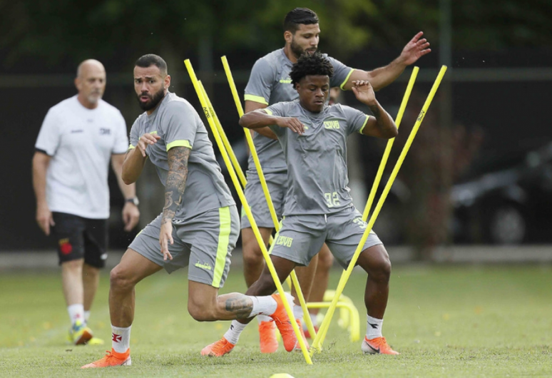 Plenamente recuperado, Leandro Castan participou normalmente da atividade (Foto:  Rafael Ribeiro | VascoDaGama)