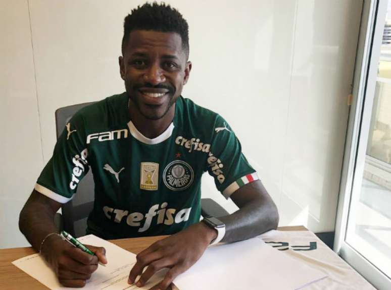 Ramires assinou com clube no último dia antes da folga ao elenco e acerta detalhes pessoais na China (Divulgação)