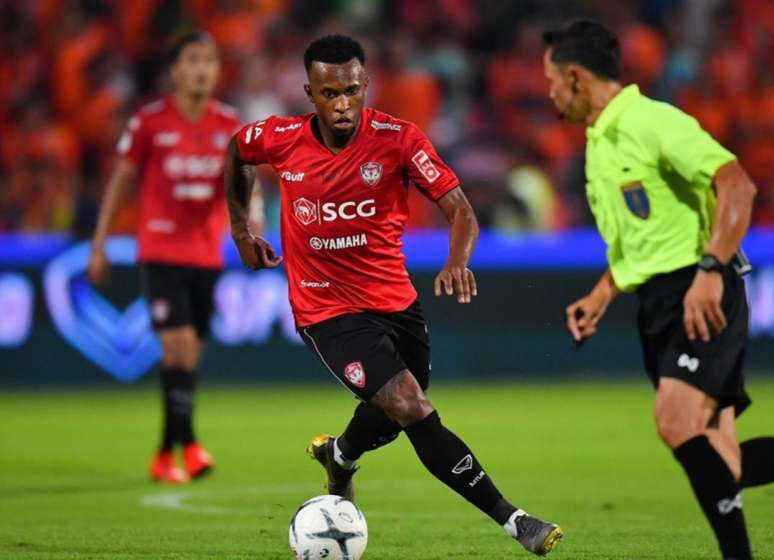 Brasileiro em campo pelo Muangthong (Foto: Divulgação)