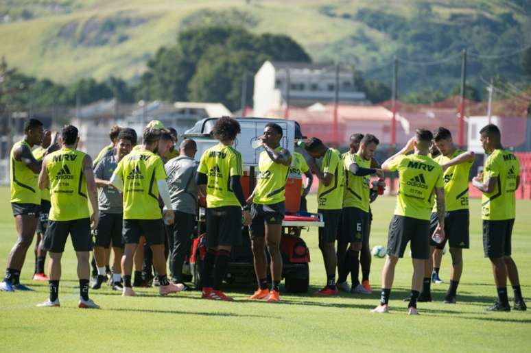 Elenco do Flamengo durante atividade nesta segunda-feira (Alexandre Vidal / Flamengo)