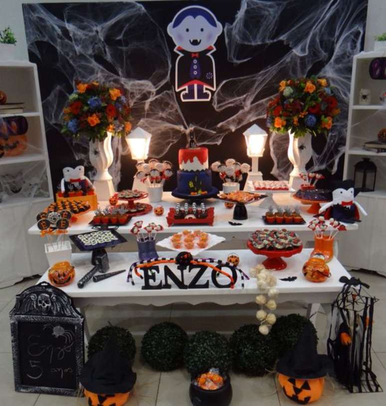 19. A decoração de festa à fantasia infantil pode ser inspirada no tema Halloween – Por Pinterest