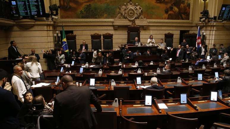 Crivella permaneceu no cargo durante tramitação do processo de impeachment