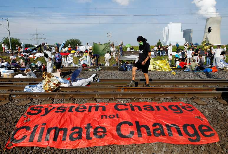 Protesto contra o aquecimento global perto de mina de carvão na Alemanha
REUTERS/Thilo Schmuelgen