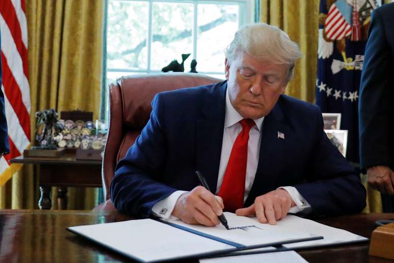 Presidente dos EUA, Donald Trump, assina novas sanções contra o Irã
24/06/2019
REUTERS/Carlos Barria