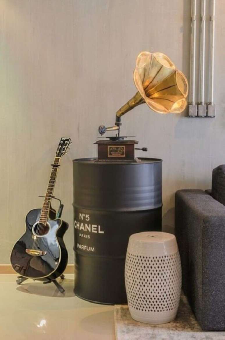 10. Invista em um modelo de tonel decorativo que combinem o seu estilo de decora&ccedil;&atilde;o &ndash; Foto: Casa e Festa