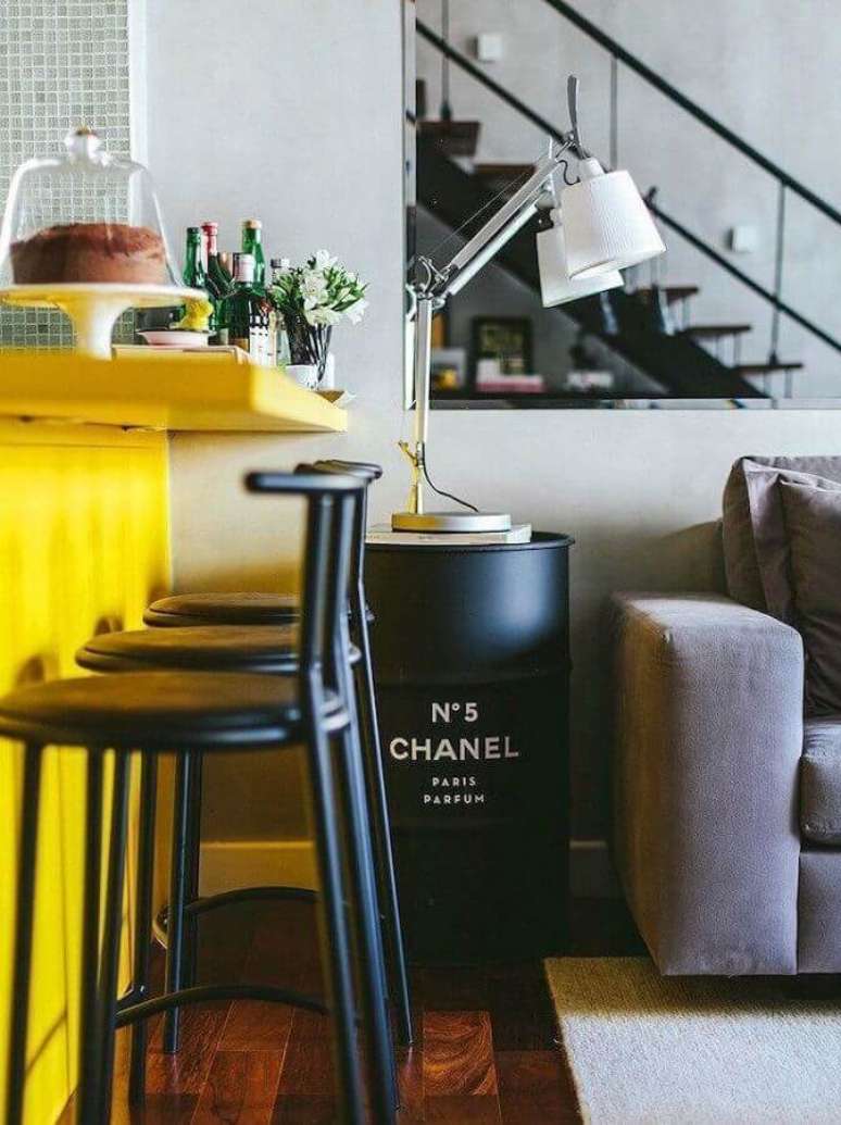 20. A decora&ccedil;&atilde;o com tonel tamb&eacute;m pode ser feita em ambientes integrados &ndash; Foto: Donkey and the Carrot