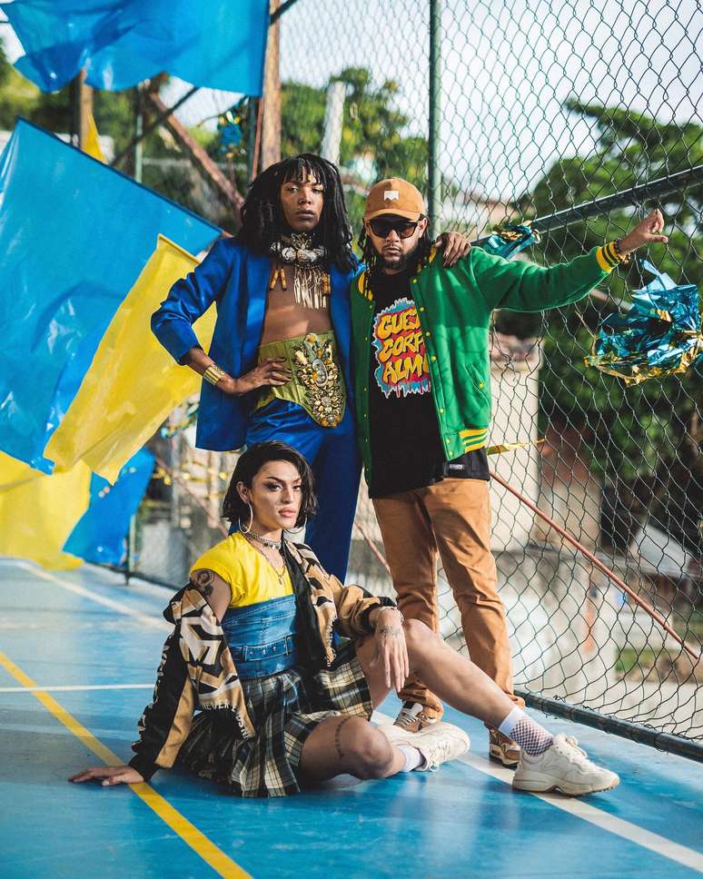 Emicida, Pabllo Vittar e Majur gravam videoclipe no Complexo do Alemão.