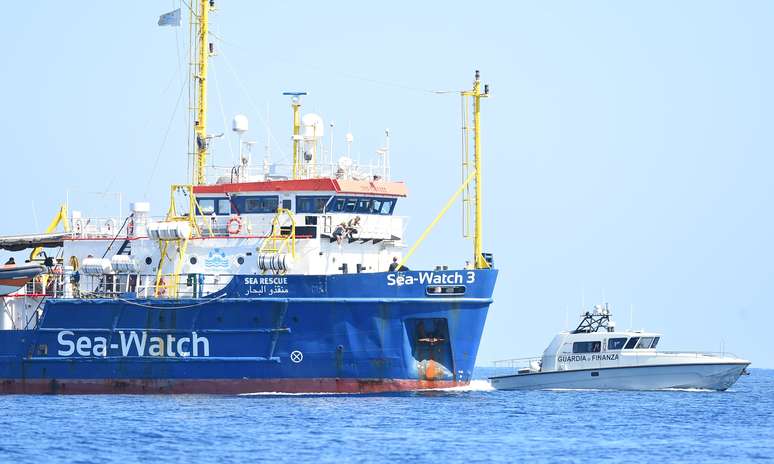 Navio de resgate de migrantes Sea-Watch 3 nos arredores da ilha italiana de Lampedusa
26/06/2019
REUTERS/Guglielmo Mangiapane