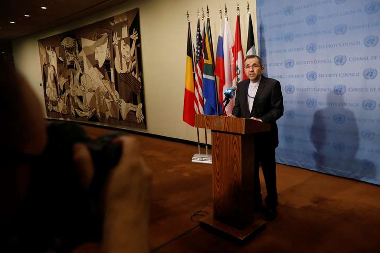Embaixado iraniano na ONU, Majid Takht-Ravanchi, fala a jornalistas na sede da ONU
24/06/2019
REUTERS/Shannon Stapleton