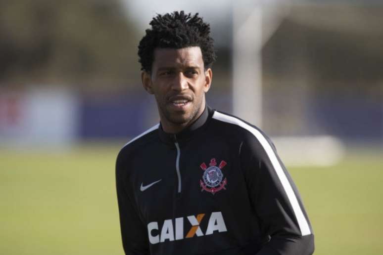 Há a esperança no Corinthians para o acerto com o zagueiro Gil (Foto Daniel Augusto Jr)